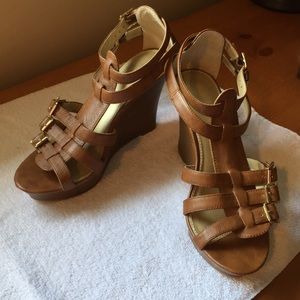 Tan Express wedges, size 7